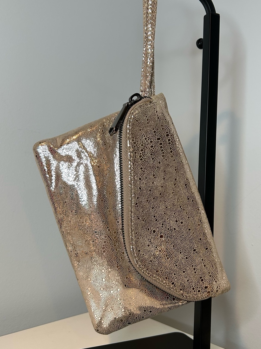 Hobo Daria Metallic Convertible Wristlet Crossbody Bag Clutch Champagne Shimmer - Picture 3 of 12